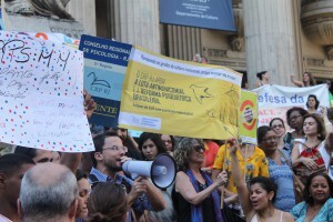crp-rj-marca-presenca-no-ato-em-defesa-a-reforma-psiquiatrica-em-frente-a-alerj-2