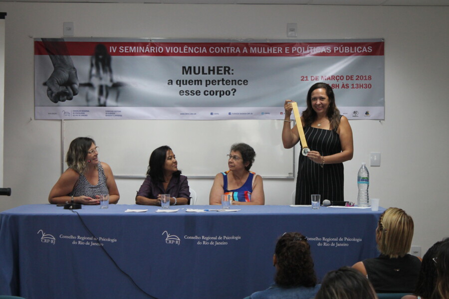 iv-seminario-violencia-contra-a-mulher-e-politicas-publicas-reune-mais-de-60-pessoas-em-nova-iguacu