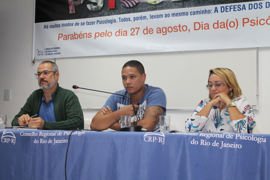 2a-mesa-do-iv-seminario-debate-sexualidade-na-infancia-na-velhice-e-nas-instituicoes-de-execucao-de-medida-socioeducativa